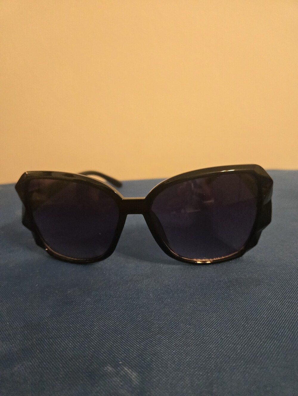 Beautiful Polorized Oversized Sunglasses.